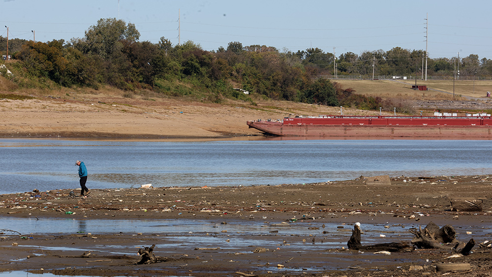 1000’s of Barges stranded in drought-stricken Mississippi River; supply chains collapsing Mississippi-River-Drought-Dry-Land-Barge
